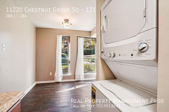 Building Photo - 11220 Chestnut Grove Square