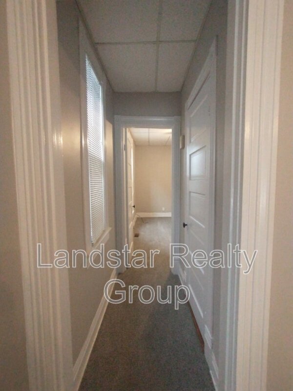Building Photo - 2127 Grinstead Dr