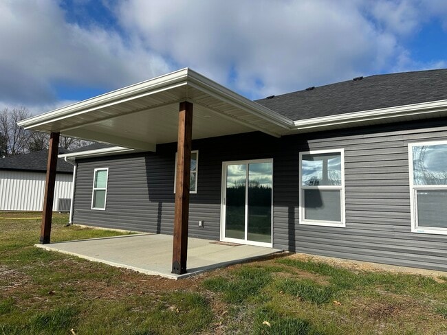 Building Photo - 726 Vine Dr