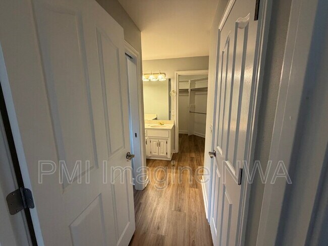 Building Photo - 88 E Cydnee St