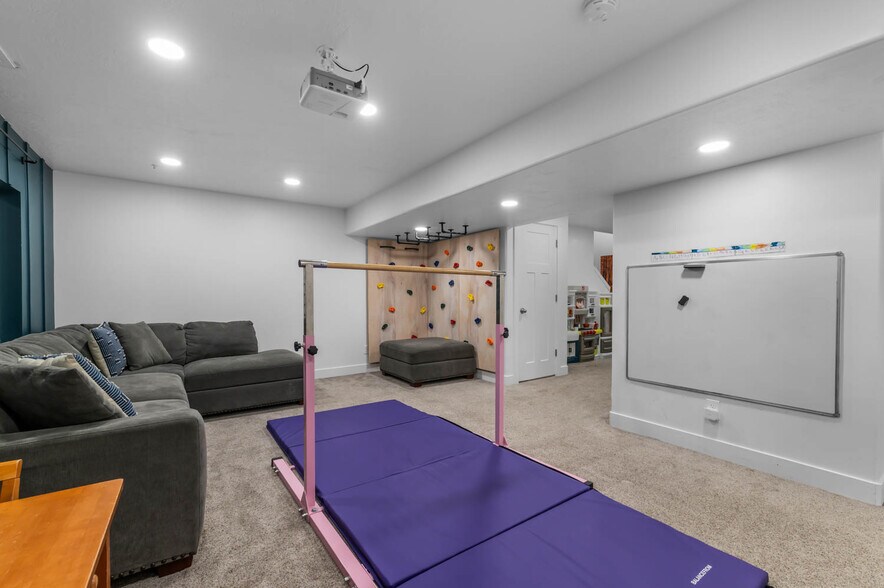 Building Photo - 437 E 280 N