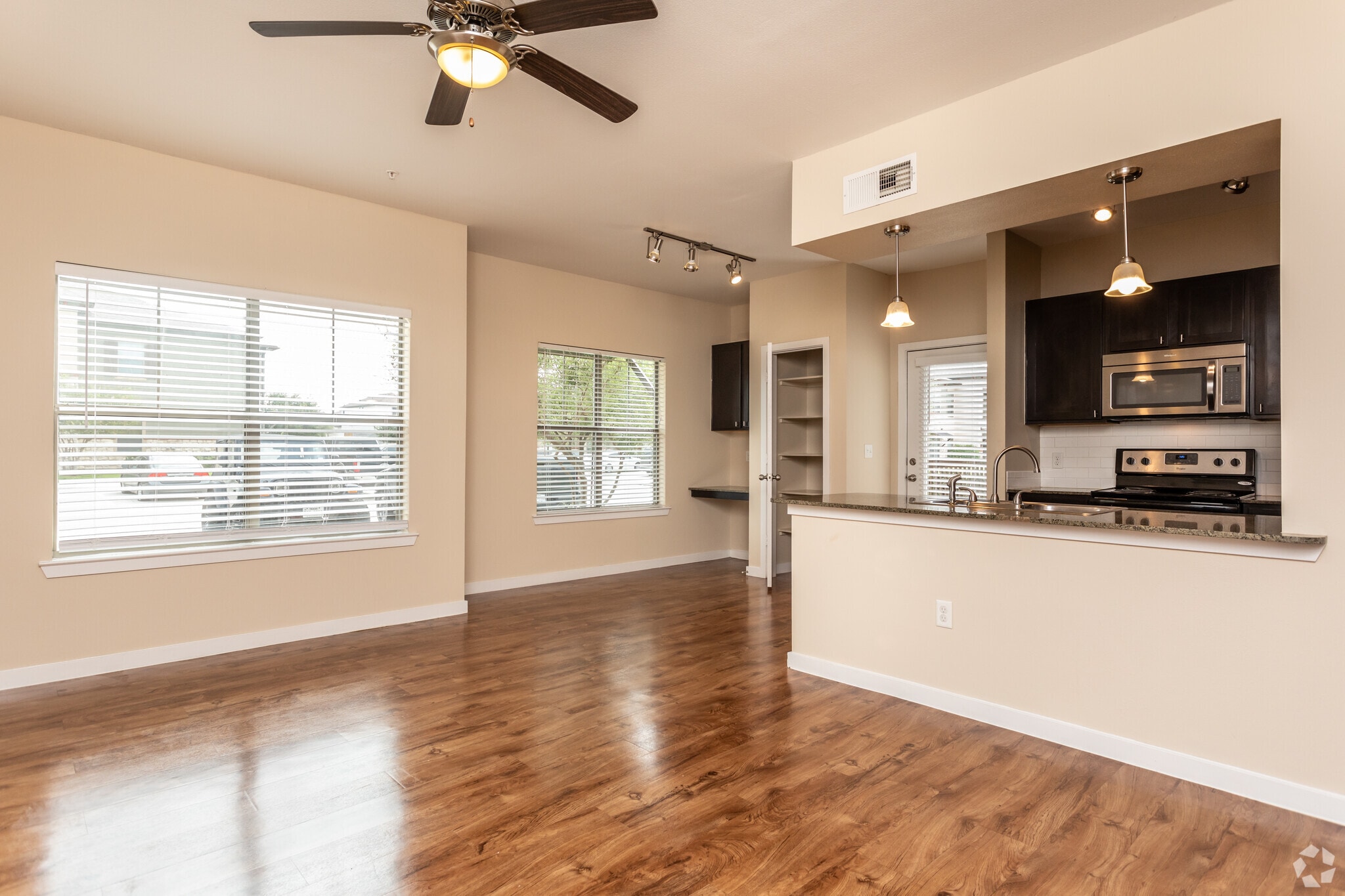 2BR, 2BA - 1024SF Living & Dining - Cibolo Crossing Apartments