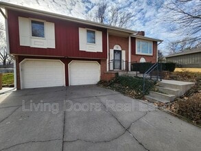 Building Photo - 7821 Trendwood Dr