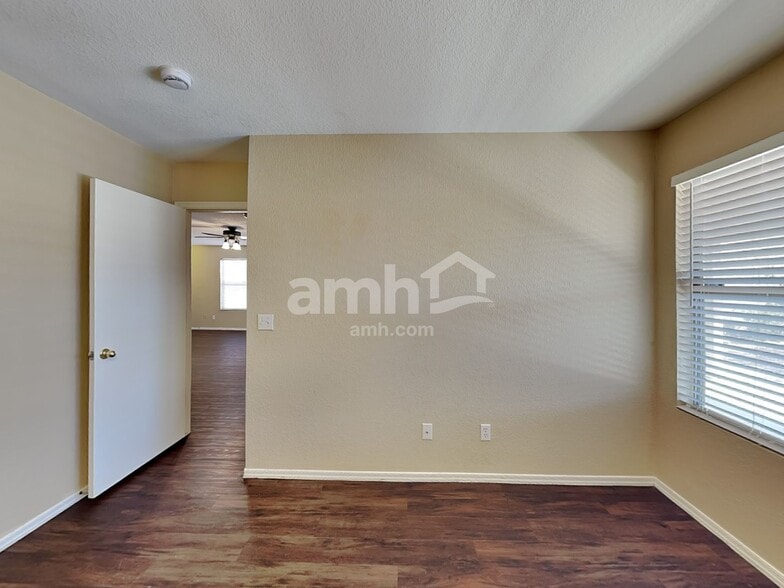 Building Photo - 1767 W Rue De La Montagne