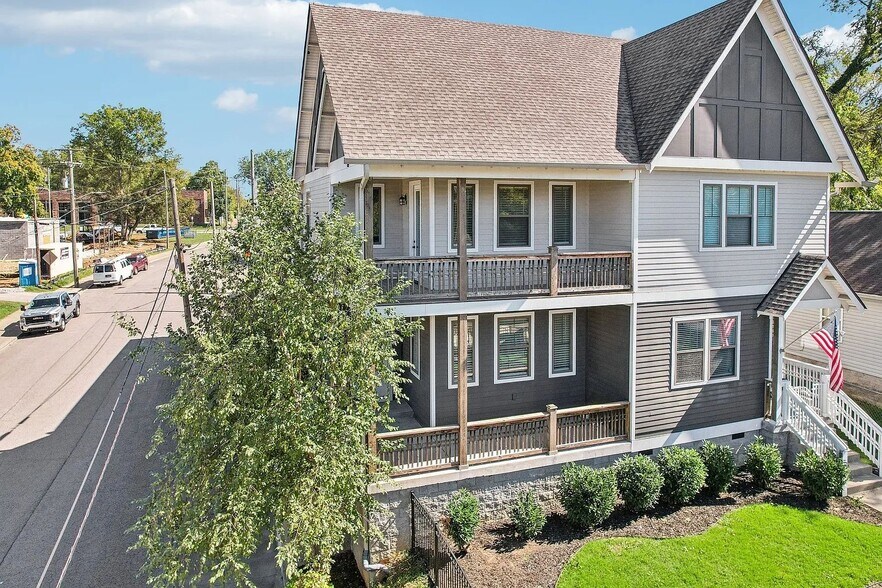 Building Photo - 717 Stockell St