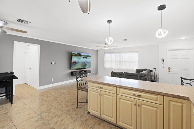 Building Photo - 1672 SW Angelico Ln