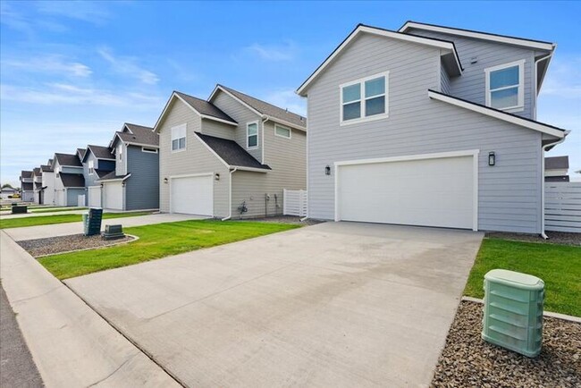 Building Photo - Brand New Spacious 4-Bedroom Home with Mod...