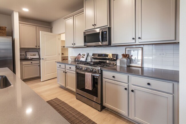 Building Photo - 800 Galloway Dr