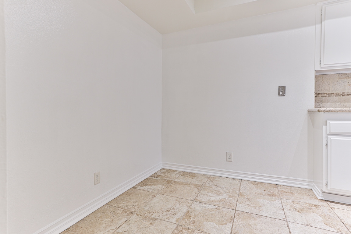 Building Photo - 222 N Rose St