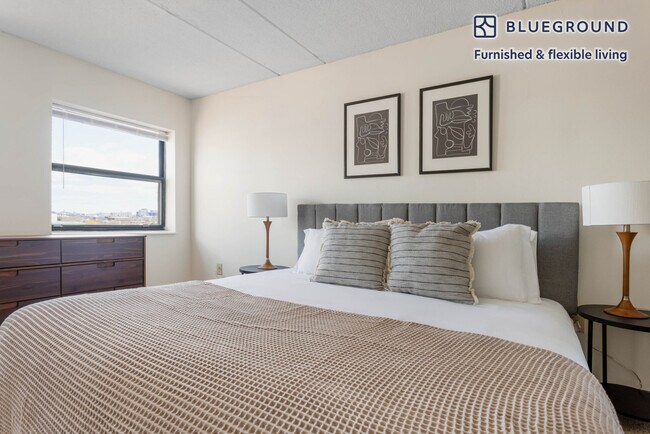 Building Photo - 10 Magazine St