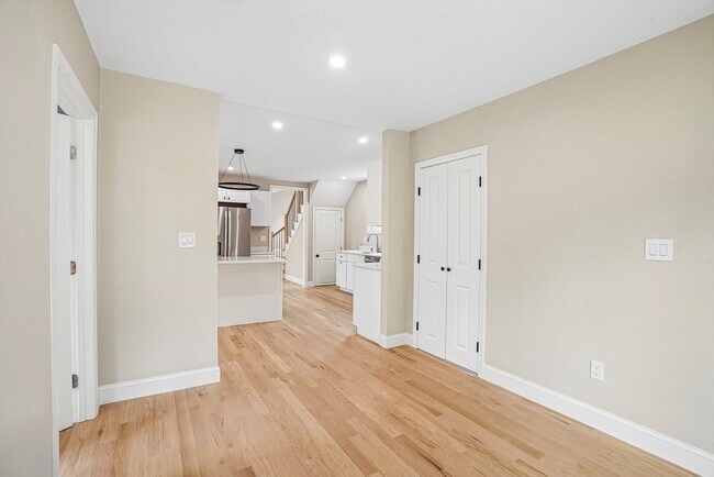 Building Photo - 559 Winthrop St