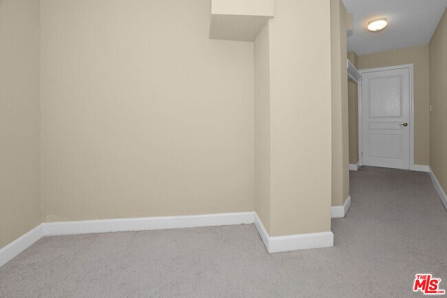 Building Photo - 1633 S Bentley Ave