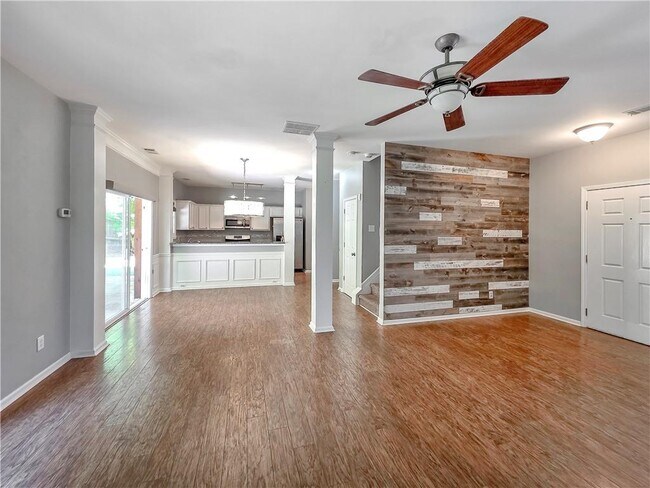 Building Photo - 401 Kensington Parc Dr