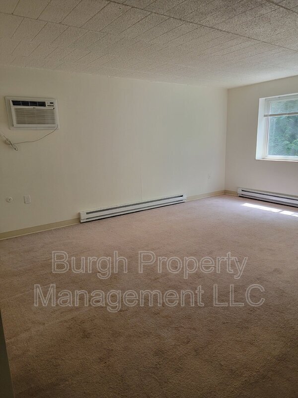 Building Photo - 634 Southcrest Dr