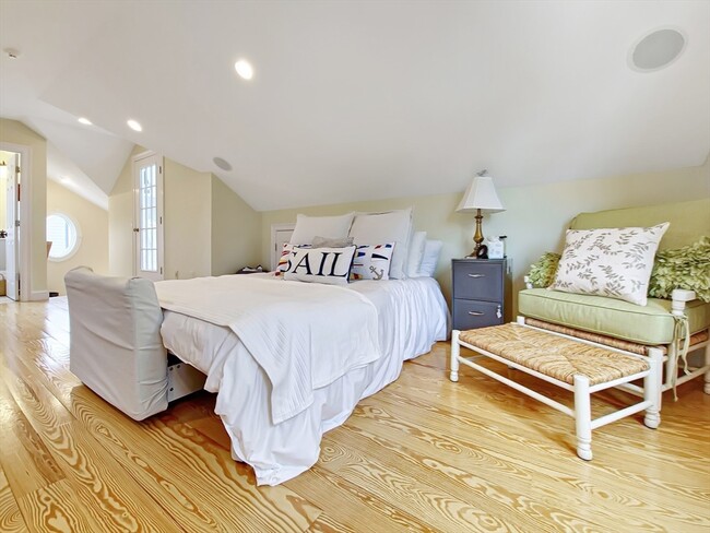 Building Photo - 111 Shore Dr