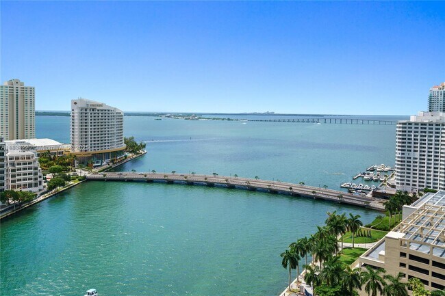 Building Photo - 495 Brickell Ave