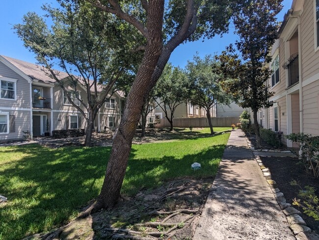 Building Photo - 1131 W 24th St