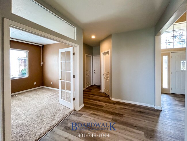 Building Photo - 833 Molasses Mill Dr