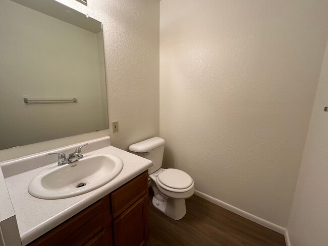 Building Photo - Discover Easy Living in This Beautifully U...