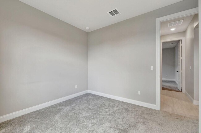 Building Photo - 8606 Dahlia Cir