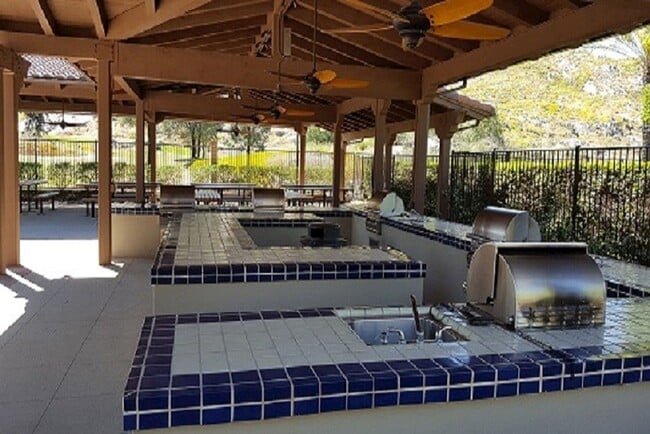 Building Photo - Beautiful 4BD, 2.5BA, Four Seasons at Heme...