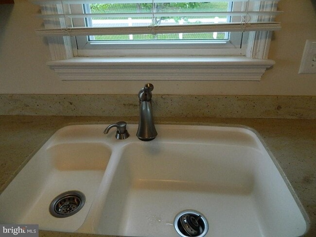 Building Photo - 41665 Tudor Hall Rd