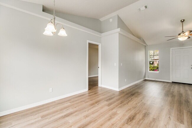 Building Photo - 1015 Sable Dr