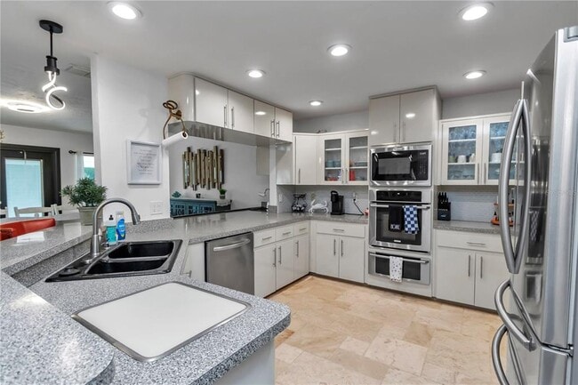 Building Photo - 1542 SE Pinwheel Dr