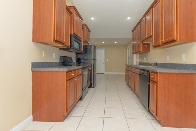 Building Photo - 10599 Tecumseh Dr