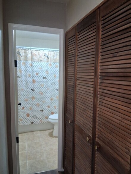 Building Photo - 5264 Whaley Dr