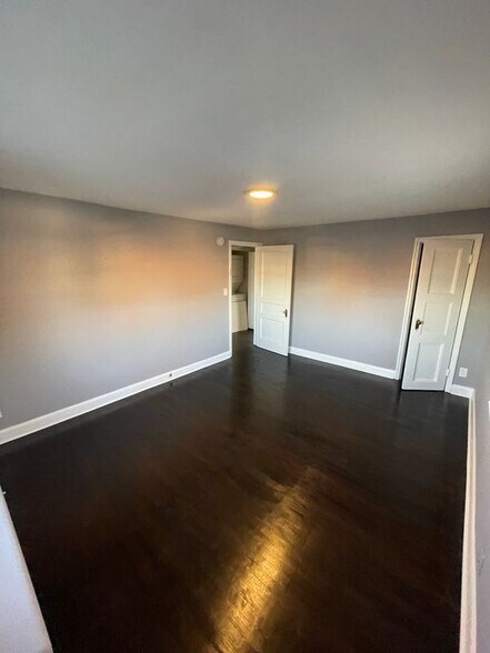 Building Photo - 1516 N Decker Ave
