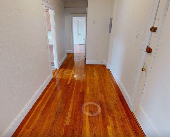 Building Photo - 9/1 No Fee! spacious studio w/updated eat in kitchen near B/C/D trains