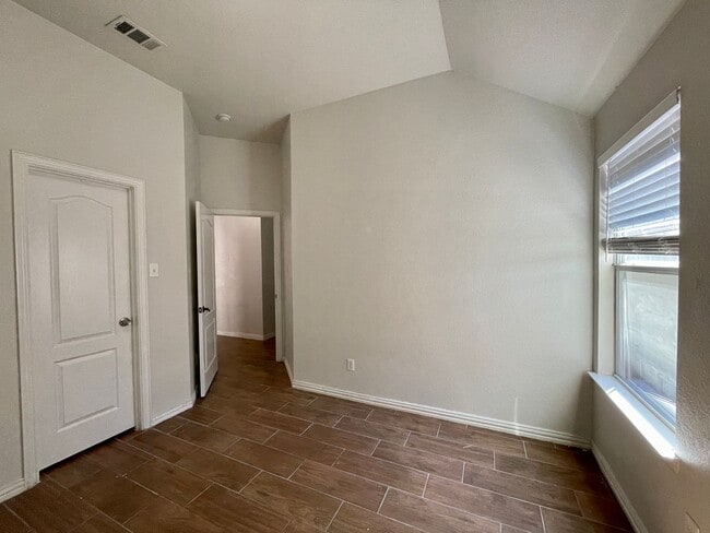 Building Photo - Gorgeous 4-bedroom home!