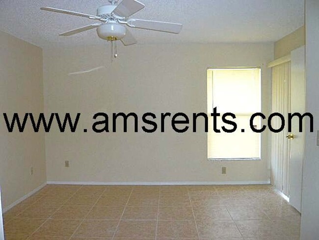 Building Photo - 3 bedroom Townhouse in Orlando