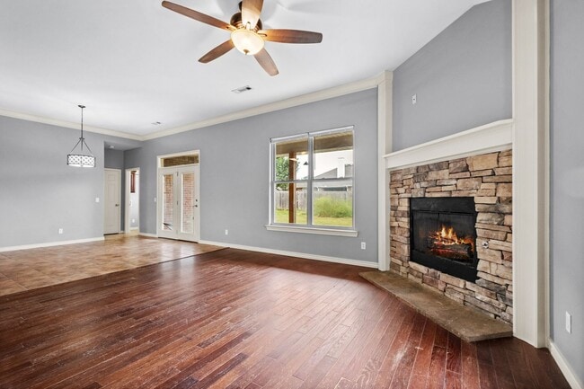 Building Photo - 702 Grant Ave