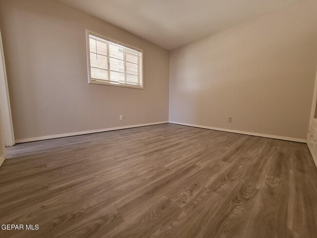 Building Photo - 1421 St Johns Dr