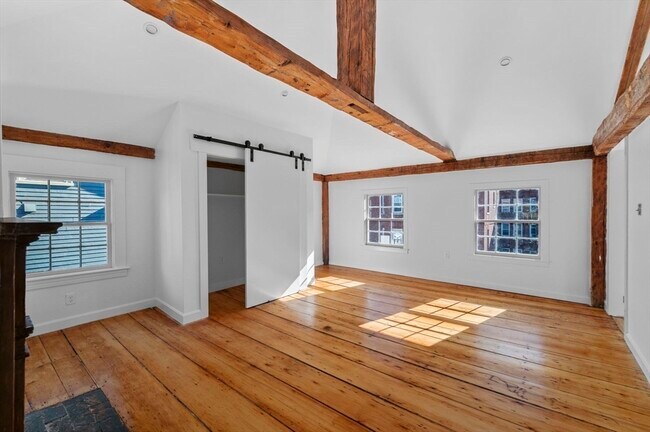 Building Photo - 14 Lynde St