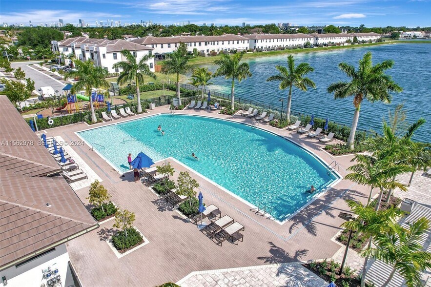 Building Photo - 20564 NE 5th Pl