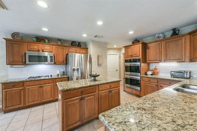 Building Photo - 501 Pine Bluff Dr
