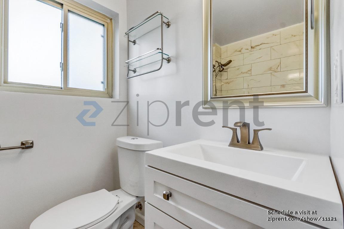 Building Photo - 1805 Primavera Dr