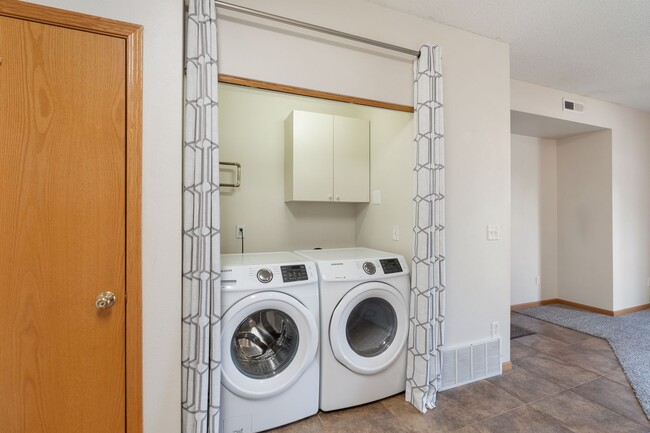 Building Photo - $1,150 | 2 Bedroom, 1 Bathroom Condo | Pet...