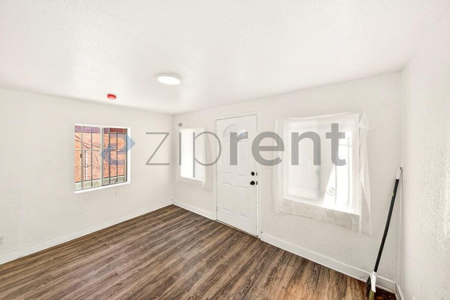Building Photo - Unit 1