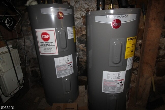 Building Photo - 28 White Meadow Ave