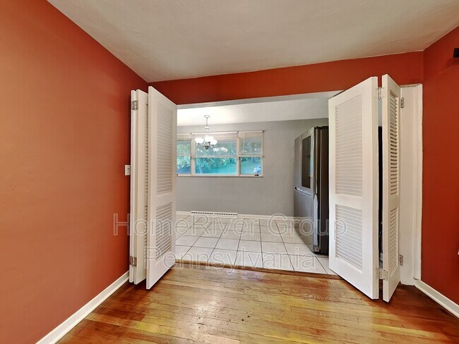 Building Photo - 1962 Shady Oak Dr