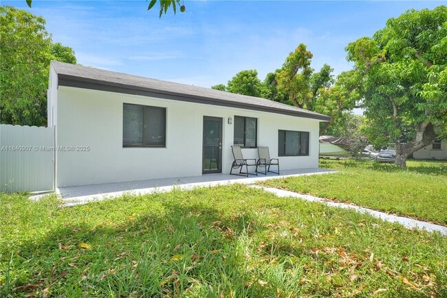 Building Photo - 10424 NW 33rd Ave
