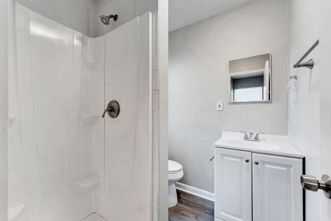 Building Photo - 172 W 15th St