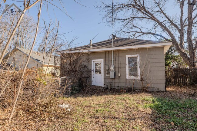 Building Photo - 603 E 4th St