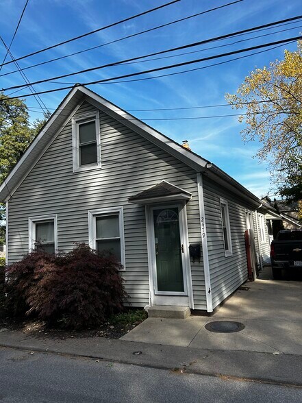 Building Photo - 2479 Thurman Ave