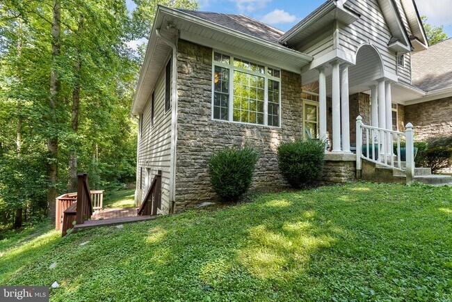 Building Photo - 17 Old Banks Dr