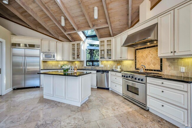 Building Photo - 522 Meadowood Ln